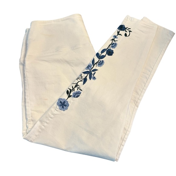 Athena Marie White Ankle Plus sz14 Pants Embroidered Accent Tummy Control - Picture 1 of 5